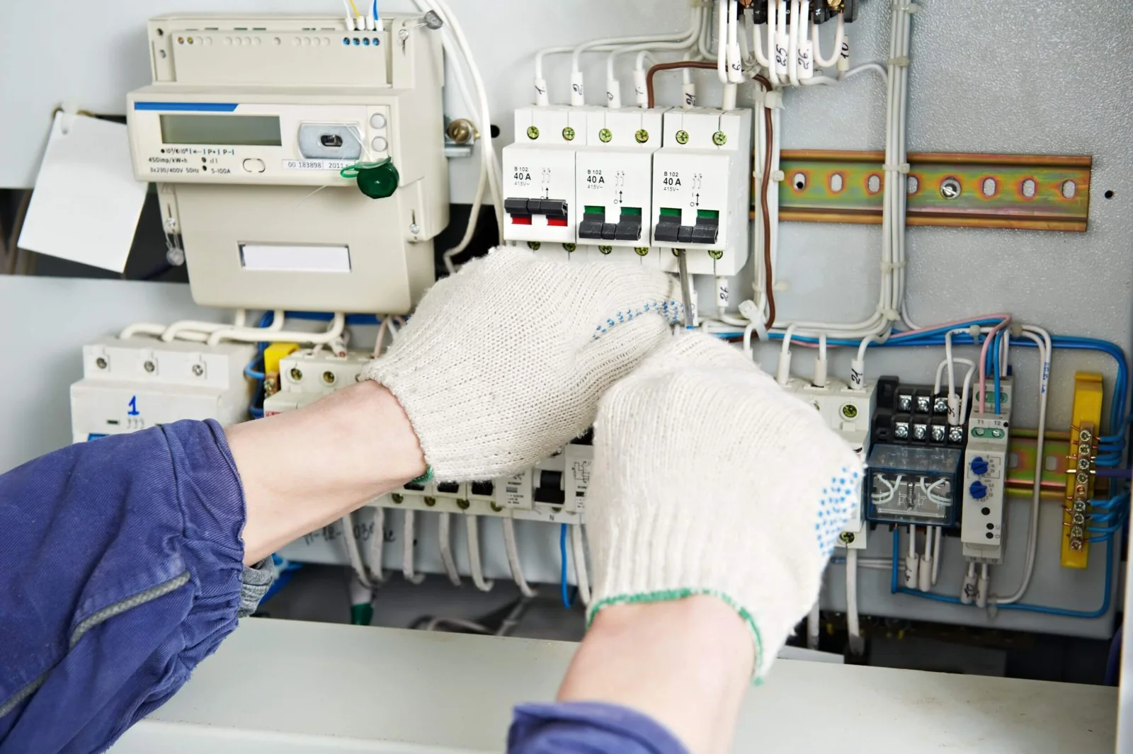 Electrical consumer unit and circuit installation